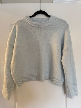 Abercrombie & Fitch Light Gray Crewneck Sweater